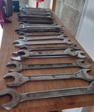 Un Lot De 31 Clés Plates