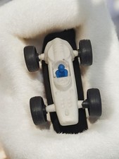 Voiture miniature rétro