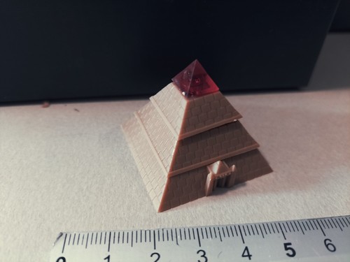 Pyramide rouge kemet rise - ,