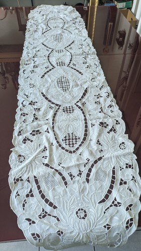 Grand chemin table brodé - grand,