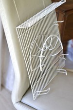 support mural pour rangement tuyau aspirateur + accessoires - métal peint blanc