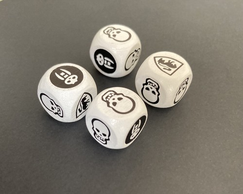 Des combat heroquest mb - des, de