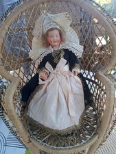 Ancienne poupée folklorique