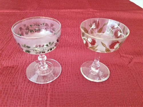 Verres emailles sur pied - verres,