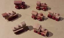 LOT DE 7 TRAINS KINDER EN BOIS
