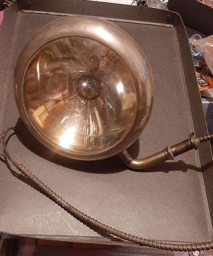 Ancien phare lateral superlux - lateral,