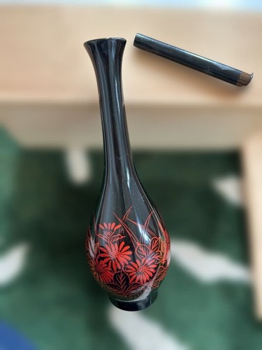 Vase japonais laqué noir