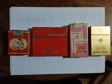 Paquets de cigarettes anciens