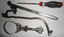 1 clé a chaine Facom 136 , 1 extracteur Facom U46 et 1 gros tounevis Facom neuf