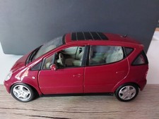 voiture miniature MERCEDES classe A version longue 1/18 maisto