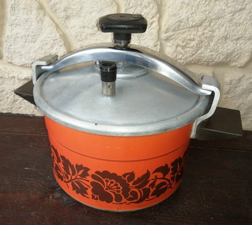 Ancienne cocotte minute - o1-,