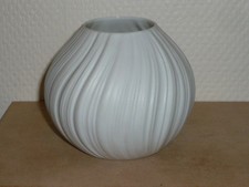 VASE EN PORCELAINE PLISSEE OP