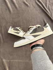 Jordan 1 Low Travis Scott