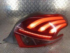 Feu arriere principal droit