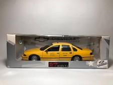 1/18 UT MODELS CHEVROLET CAPRICE NEW YORK CITY TAXI CAB W/ CHROME WHEELS