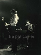 JACQUES HIGELIN vers 1980 sur scène en concert photo 23 x 16 cm chanteur rock