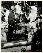 DICK VAN DYKE  SALLY ANN HOWES CHITTY CHITTY BANG BANG 1968 PHOTO ORIGINAL #110