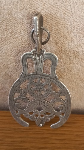 Ancien pendentif salhat - salhat, en