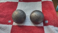 Paire de boules cloutées couleur bronze  Bon état
