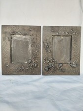 Paire de cadre 1900 décor Fleurs Insectes Oiseau style ART NOUVEAU métal régule