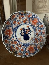 Japon fin XIXe Assiette en porcelaine Imari à décor d'un vase Diamètre 22,5 cm