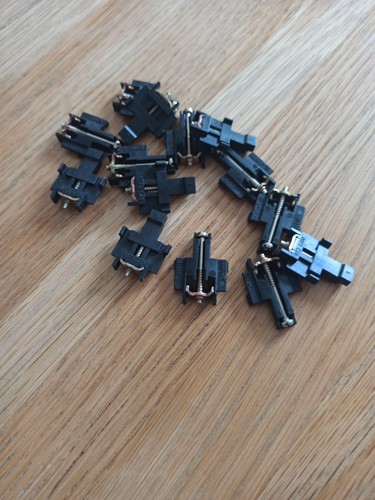 Lot griffes de - de, fixation