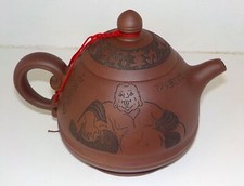 Théière Chinoise en terre cuite de yixing Décor idéogrammes & Bouddha rieur