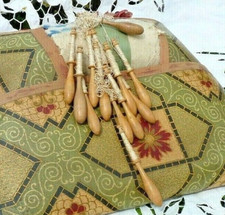 ANCIEN CARREAU de DENTELLIÈRE