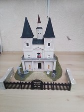 ECHELLE 0. SCENE MAQUETTE DECOR DIORAMA. EGLISE CATHEDRALE ET SON CIMETIERE