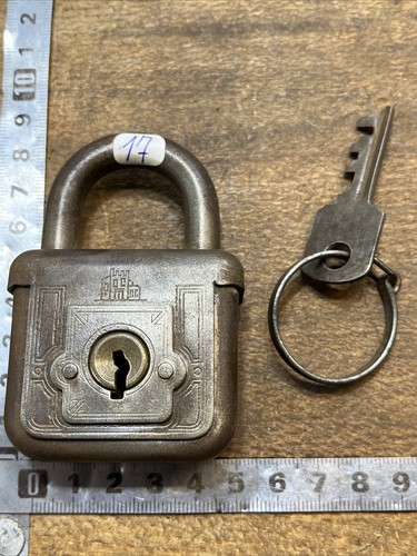 Ancien petit cadenas - 17,