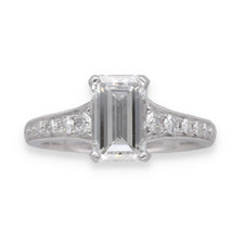 Solitaire diamant taille émeraude de 1,51Cts F-VVS2 (HRD) en or gris 18 Cts. T52