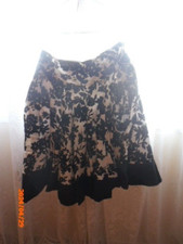 1 JOLIE JUPE MANGO T 38 VOLANTS ET 100% COTON ET 1 HAUT ECHANCRENOIR UNDIZ  XL