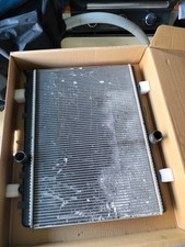 RADIATEUR de REFROIDISSEMENT PEUGEOT 5008 DIESEL DE 2013.