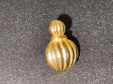 (X) PINS BADGE ENAMEL VINTAGE COLLECTION LUXE PARFUM WELLA