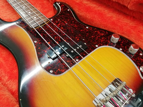 Guitare basse électrique
