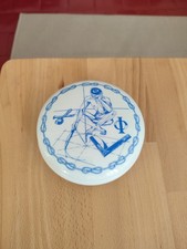 Bonbonnière en porcelaine de Limoges – décor franc-maçon – équerre et compas...