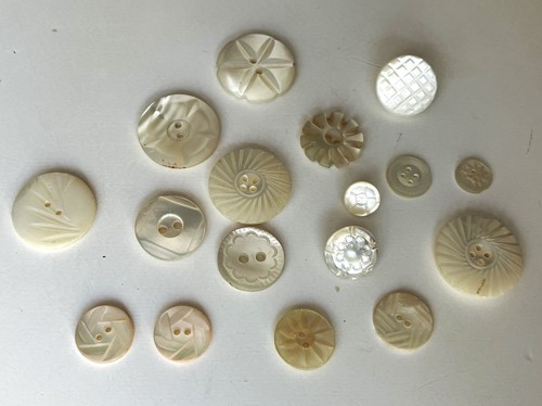 Lot boutons anciens en - de,
