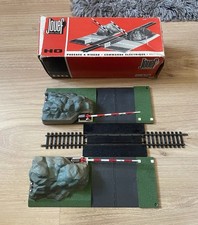 JOUEF HO PASSAGE A NIVEAU 676 AVEC RAIL TRAIN ELECTRIQUE EN BOÎTE