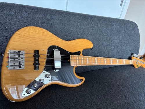 Moon bartolini - , /