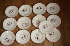 Ensemble de 13 assiettes plates anciennes comme neuves de Salins Charbonnier