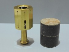 -ANCIENNE PETITE EQUERRE de Géomètre laiton  DANS  sa BOITE marquée AH Déposé  D