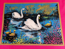 Torchon ancien 1970 Cygnes sur un lac