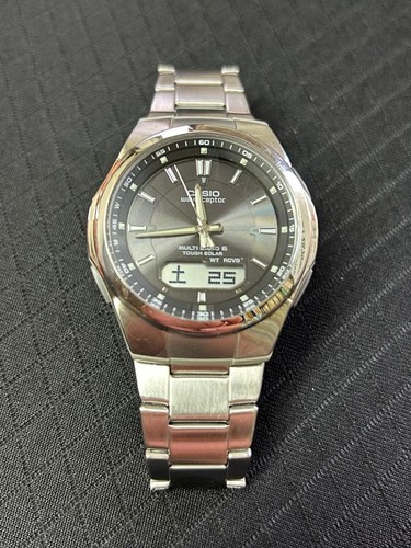 Montre radiocommandée solaire