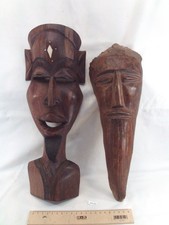 2 anciens masques africains en bois Hauteur 35 cm et 34 cm (DE13)