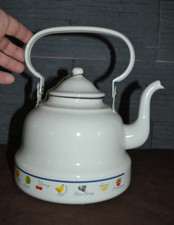 Belle bouilloire en métal émaillée 