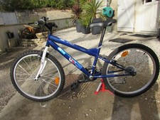 vélo enfant bleu roue de 24 peut servis