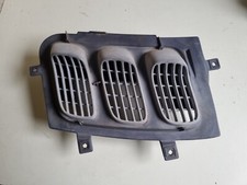 Renault Twingo 1 / Grille prise d'air capot / 7700822915