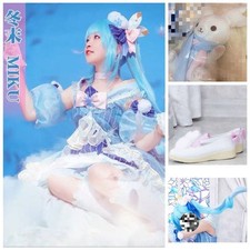 Hatsune Miku Winter Cosplay