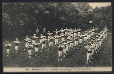 CPA Cloyes, Société de Gymnastique La Cloysienne en exercice dans le parc 