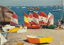 CPSM ECOLE DE VOILE D' OPTIMIST SUR LA COTE DE GRANIT ROSE
